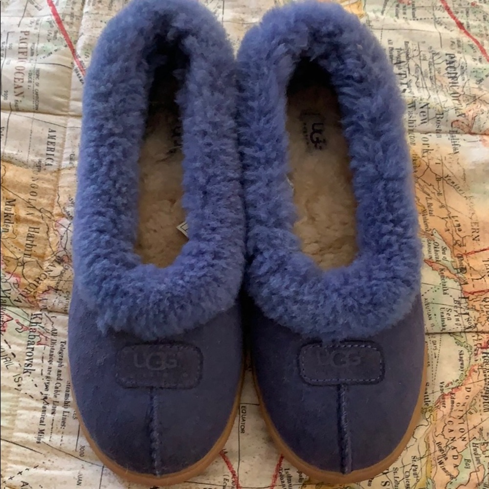 Gently used blue Ugg slippers size 8